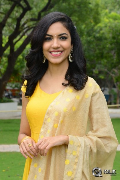 Ritu-Varma-At-Pelli-Chupulu-Movie-Abhinandhana-Sabha